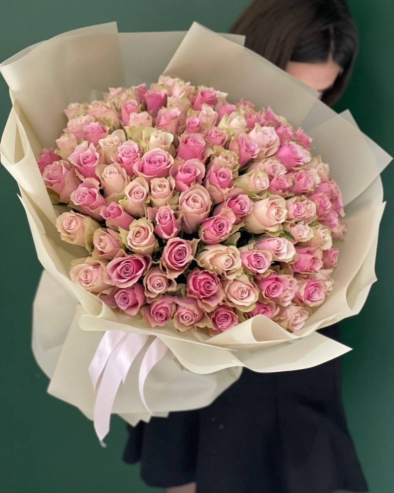 Букет зі 101 троянди Pink Athena та Royal Athena