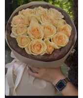 Bouquet of 13 Pach Avalanche roses