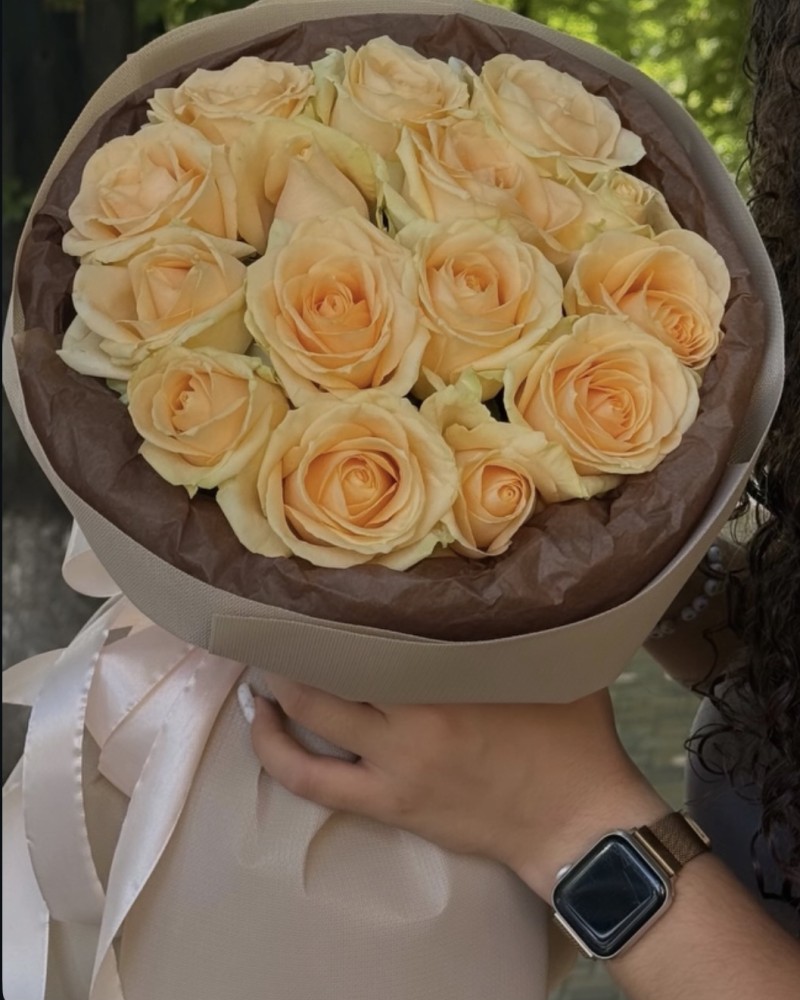 Bouquet of 13 roses Peach Avalanche at Floroom