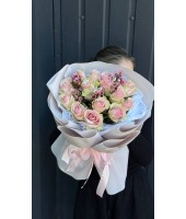Bouquet "13 pink athena roses and chameleons"