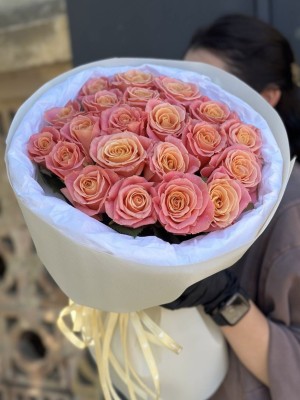 Bouquet of 21 roses Miss Piggy