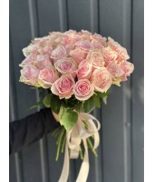Bouquet “35 Troyand Pink Atena” with a ribbon