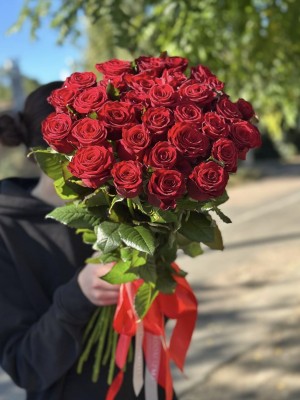 35 червоних троянд 110 см