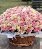 Композиція з 333 троянд у кошику Premium