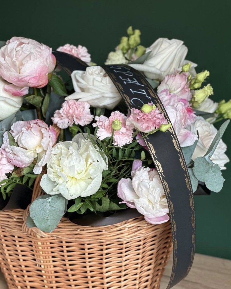 Траурний кошик із живих квітів мікс FloRoom