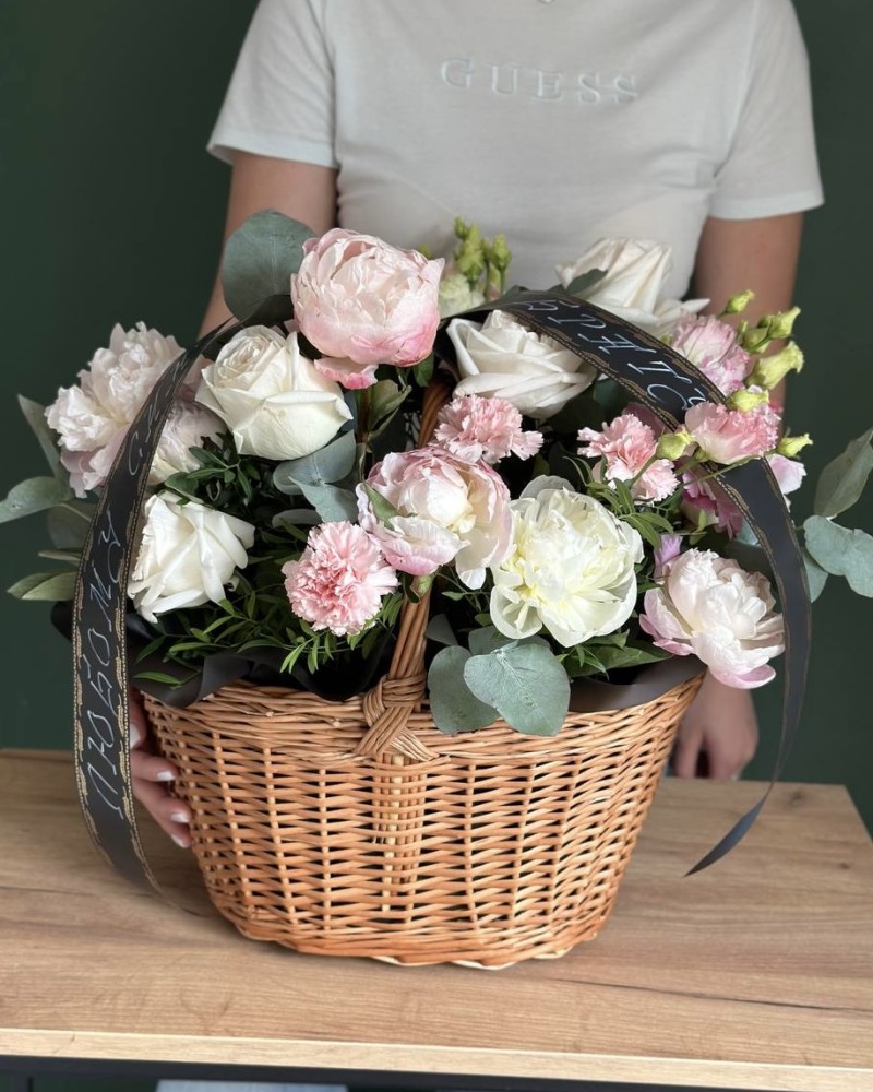 Траурний кошик із живих квітів мікс FloRoom
