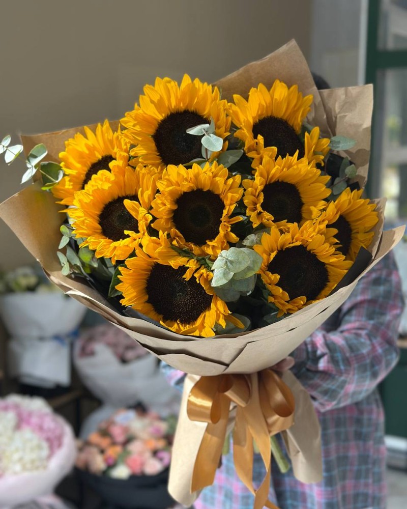 Bouquet of 9 sunflowers "Sunny mood" | Floroom