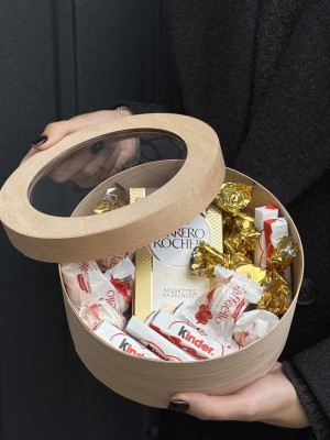Gift box "Sweet Gold" Ferrero Rocher, Raffaello and Kinder
