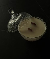 Handmade soy candle with lid