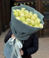 Білі троянди "Мондіаль"