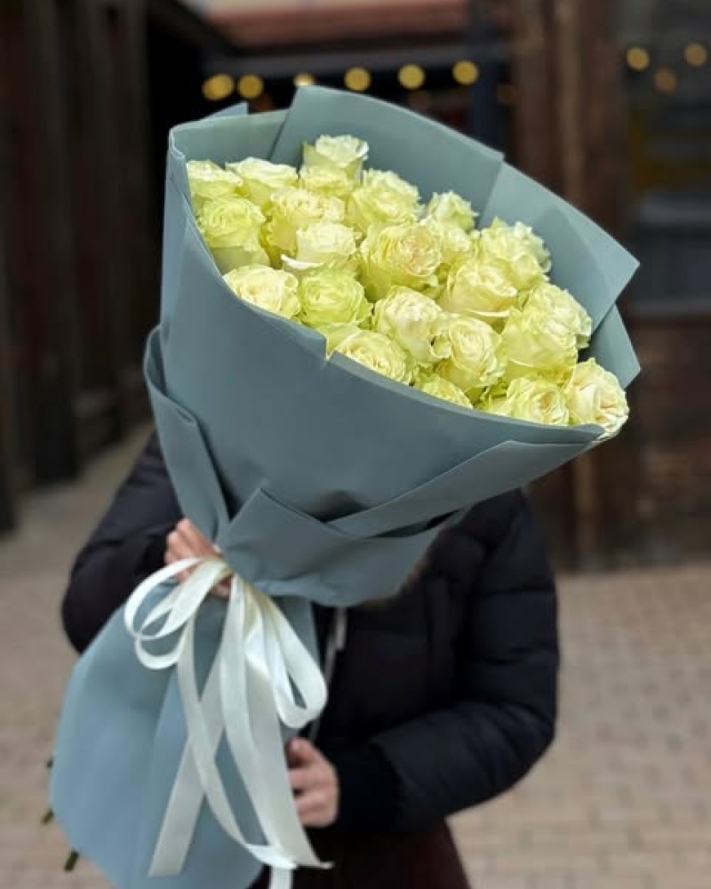 25 білі троянди ніжність без слів