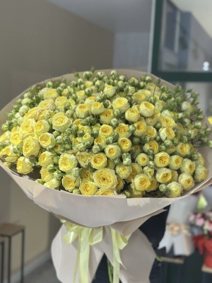 Bouquet of Lemon spray roses