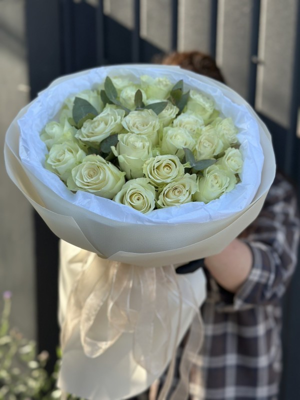 Bouquet of 21 Troyandi Ateni 40 cm and eucalyptus