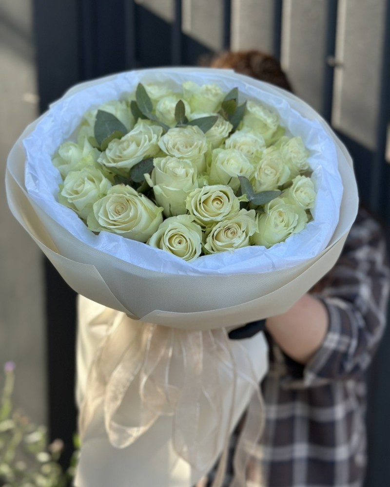 Bouquet of 21 Troyandi Ateni 40 cm and eucalyptus