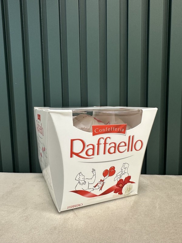 Цукерки Raffaello 150 г – солодкий подарунок