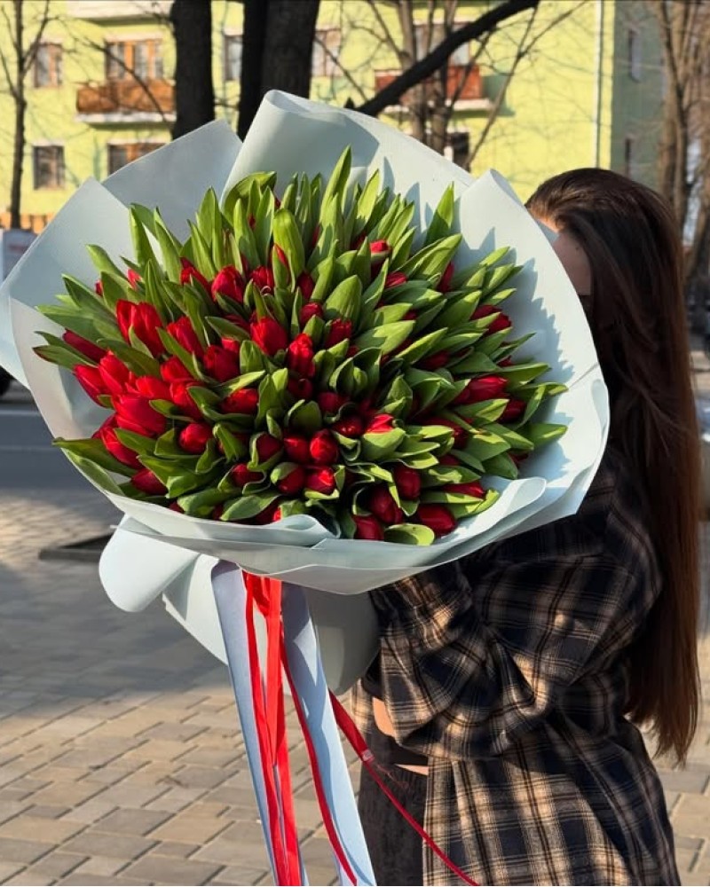 Букет із 101 тюльпана