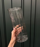 Скляна ваза з рельефом прозора